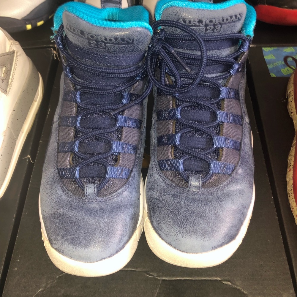 Kids Jordan 10 LA Size 4.5Y